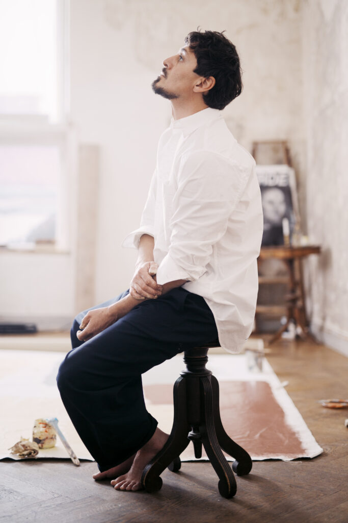 Edition+ campaign: Alexej Manvelov in the artist’s studio